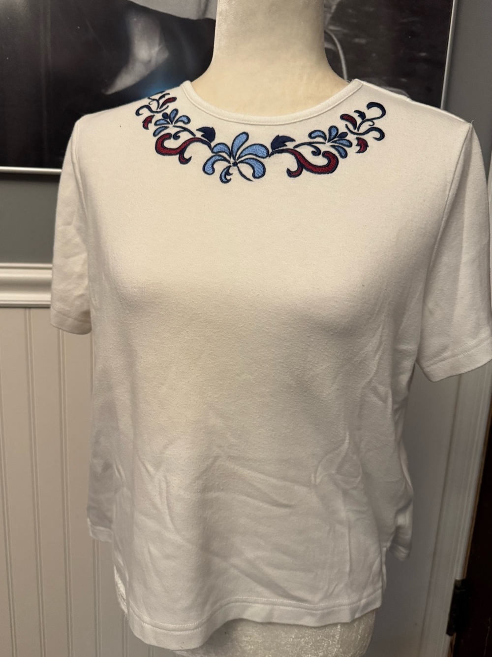 Breckenridge White Short Sleeve Top Embroidered Floral Vintage Folk Art Petite M